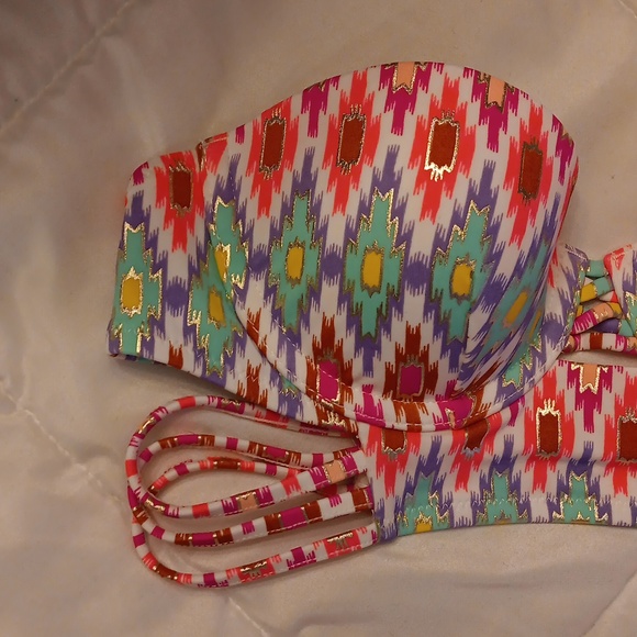 Victoria's Secret Underwire Strapless Swimsuit Top - Size 32A - Picture 4 of 6